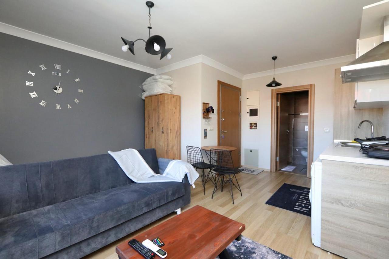 Studio Flat With S Daire *